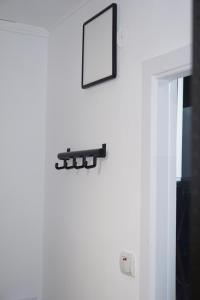 Black & White, Rezerva acum garsoniera cozy, cafea Lavazza, balcon, priveliște spre munte, saltea premium, fotoliu puf