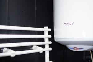 Black & White, Rezerva acum garsoniera cozy, cafea Lavazza, balcon, priveliște spre munte, saltea premium, fotoliu puf