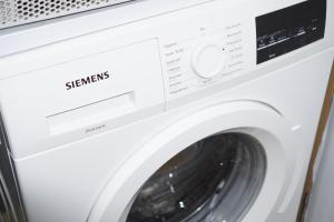 Black & White, Rezerva acum garsoniera cozy, cafea Lavazza, balcon, priveliște spre munte, saltea premium, fotoliu puf