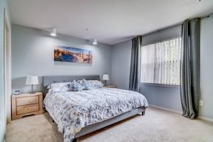 Tranquil 2-Bedroom Pointe Royale Condo