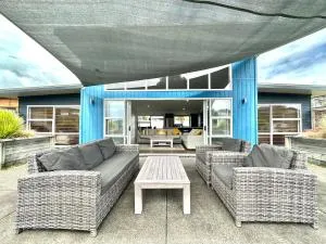 Sands Beach House - Matarangi Holiday Home - Whangapoua