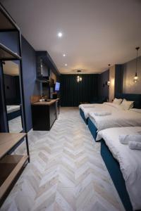 B.G Luxury Suites