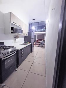 Cómodo apartamento # 4, Rio abajo cerca de la estación del metro de la Cincuentenario