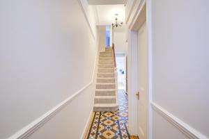 Entire house, 23 mins to Central London