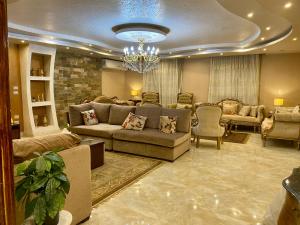 Family 3BR Apartment in Maadi - For Ladies, Couples & Families