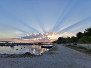 Family friendly apartments with a swimming pool Rtina - Stosici, Zadar - 21450