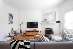 THE WHITE HOUSE luxury villa embedded in history - Kalangadoo