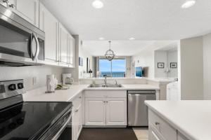 Modern 3 BR Beachfront Condo! Amenities Galore! by Dolce Vita Getaways PCB