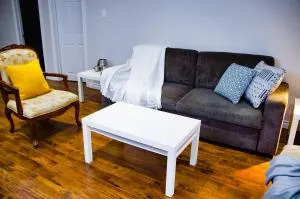 Cozy Bedroom near Subway Station, Free Parking - Markham