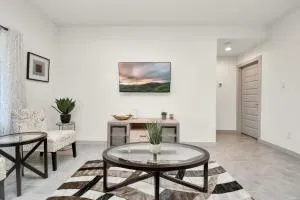 Exquisite 3 Bedroom Home in Katy - Sealy