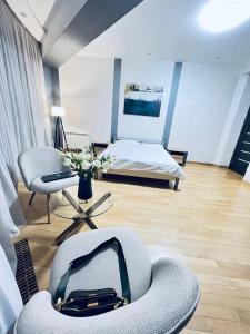 Apartments Tsekhova 1 street