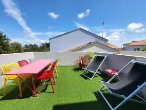 Studio rénové sur le port avec terrasse et parking privatifs, animaux acceptés - FR-1-92-778 - La Chaume
