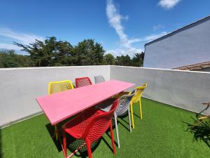 Studio rénové sur le port avec terrasse et parking privatifs, animaux acceptés - FR-1-92-778