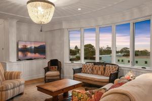 Cabrillo Villa - Massive 7br La Jolla Estate