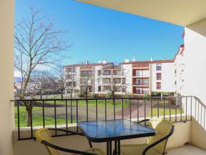 Appartements Bel appartement renove, calme, proche centre et plage, balcon, 2 chambres, commerces a 150m - FR-1-4-685 : photos des chambres