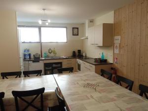 Maisons de vacances Gite Mesples, 6 pieces, 15 personnes - FR-1-489-484 : photos des chambres