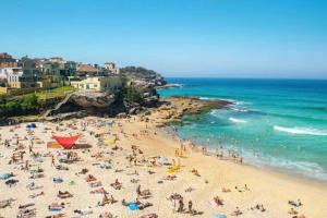 Tamarama Beachfront Apartment on Bondi to Bronte Walk