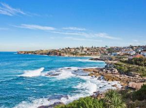 Tamarama Beachfront Apartment on Bondi to Bronte Walk