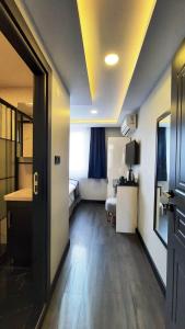 SAND DOOR HOTEL