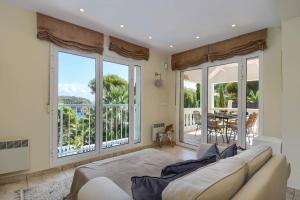 Flores by Aguilarent