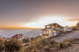 Hostie Imperial Chalet-3 BHK Mountain Villa, Chail - Чейл