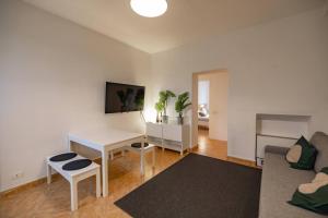 Milan Navigli Ringhiera house