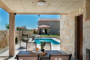 New luxury villa with swimming pool, sauna, near beach - by Traveler tourist agency Krk ID 2380 br 4