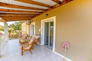 Alex Cottage on the Hill-Lemon garden BBQ Parking