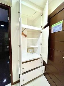 Sheryll Escapes - 203 La Grande, classy studio with hotel amenities!