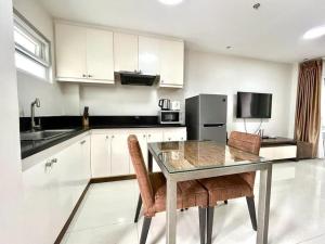 Sheryll Escapes - 314 La Grande Studio, Comfy studio with hotel amenities!