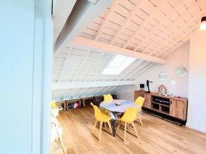 Appartements Appart de charme aux pieds des remparts, terrasse : photos des chambres