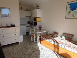 Studio avec terrasse au Lavandou - FR-1-308-105