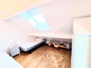 Appart de charme aux pieds des remparts, terrasse