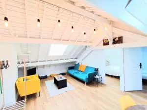 Appart de charme aux pieds des remparts, terrasse - Clis