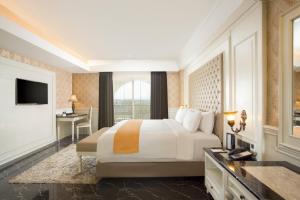 Suite có giường cỡ King với ban công (King Suite with Balcony)