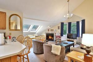 Pico Mountain Condo E306 condo