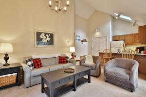 Pico Mountain Condo E306 condo