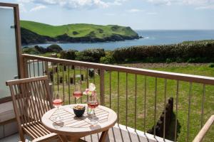 Apartment 3, Ayrmer Cove