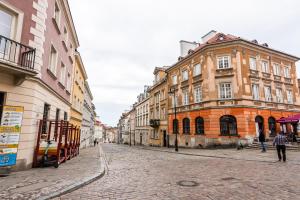 Old Town 5-Bedroom Apartment by BookingHost