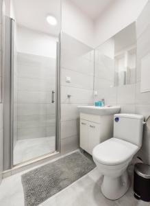 Old Town 5-Bedroom Apartment by BookingHost