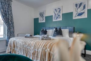 Stunning Design 3-Bedroom Townhouse Retreat in Southsea, Sleeps 8, Chic and Spacious with Free Parking Permit, CHRISTMAS SPECIAL OFFER AVAILABLE! - by Blue Puffin Stays