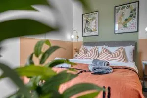 3-BR Modern Luxurious Townhouse , Sleeps 8, Central Location with Free On-Street Parking Permit - EASTER SPECIAL OFFER!! - by Blue Puffin Stays - Eastney