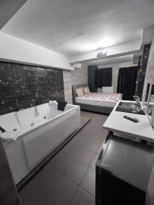 Jacuzzi Suites 2