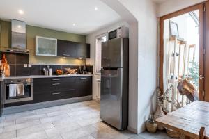 Appartements Bohemian Cocon Annecy - spacieux T2 - balcon avec vue degagee - place de parking : photos des chambres