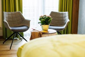 Family Room with Mountain View room in Hotel-Restaurant Bellevue