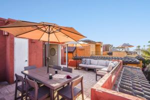 Massive Dream Beach Home - Dog Friendly, AC, Steps2Sand