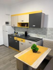 Salt Mine Retreat - Free Parking