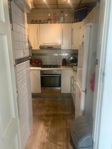 Spacious 1 bedroom en-suite, kitchen and garden space