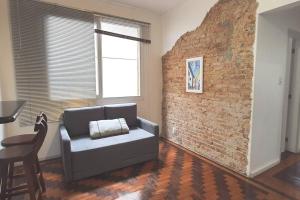 Apartamento com espaço para home Office no Menino Deus ao lado do shopping Praia de Belas