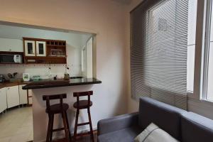 Apartamento com espaço para home Office no Menino Deus ao lado do shopping Praia de Belas